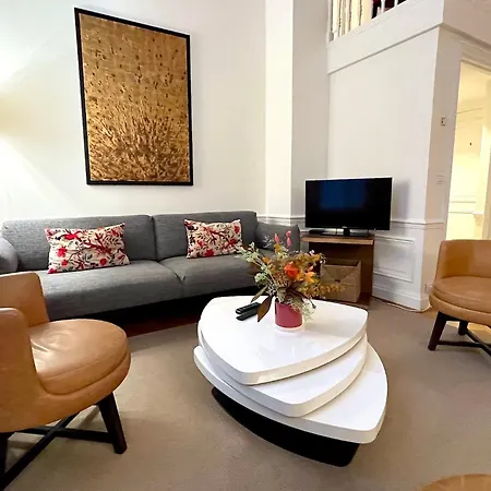 Pierre Charron L Apartment *