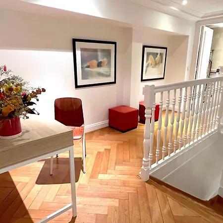 Apartment Pierre Charron L Paris