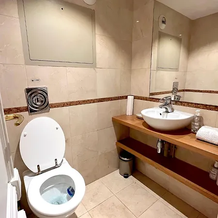 Apartment Pierre Charron L